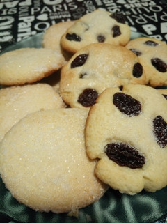 Una foto de Galletitas polvorones de vainilla (aptos aplv)