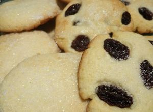 Una foto de Galletitas polvorones de vainilla (aptos aplv)