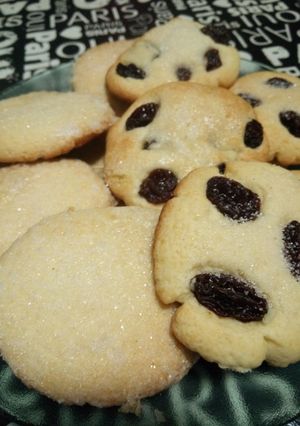 Una foto de Galletitas polvorones de vainilla (aptos aplv)