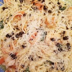 Lemon spaghetti with shrimp and crabmeat A picture of Lemon spaghetti with shrimp and crabmeat.