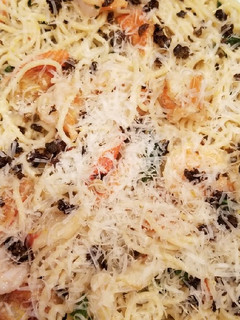 A picture of Lemon spaghetti with shrimp and crabmeat.