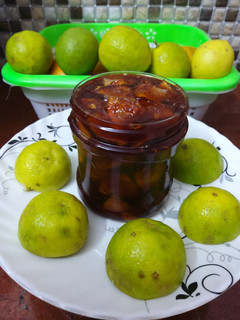 नींबू का खट्टा मीठा आचार (nimbu ka khatta meetha achar recipe in Hindi) रेसिपी मुख्य फोटो