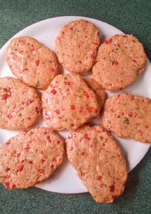 Una foto de Hamburguesa caseras de pollo_ pavo con verduras 🍔