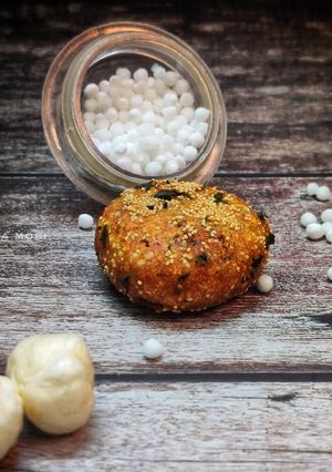 માખાના અને સાબુદાણા ના ફરાળી વડા (Makhana Sabudana Farali Vada Recipe In Gujarati) રેસીપી મુખ્ય ફોટો