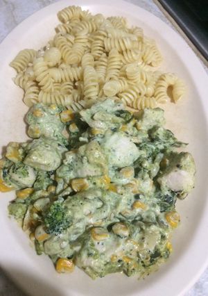 Una foto de Pollo en rajas de chile poblano