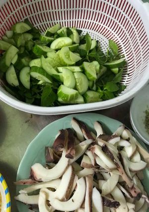 Hình của món Mực lá hấp chấm nước mắm gừng 🐙.