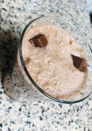 A picture of Kitkat milk shake.
