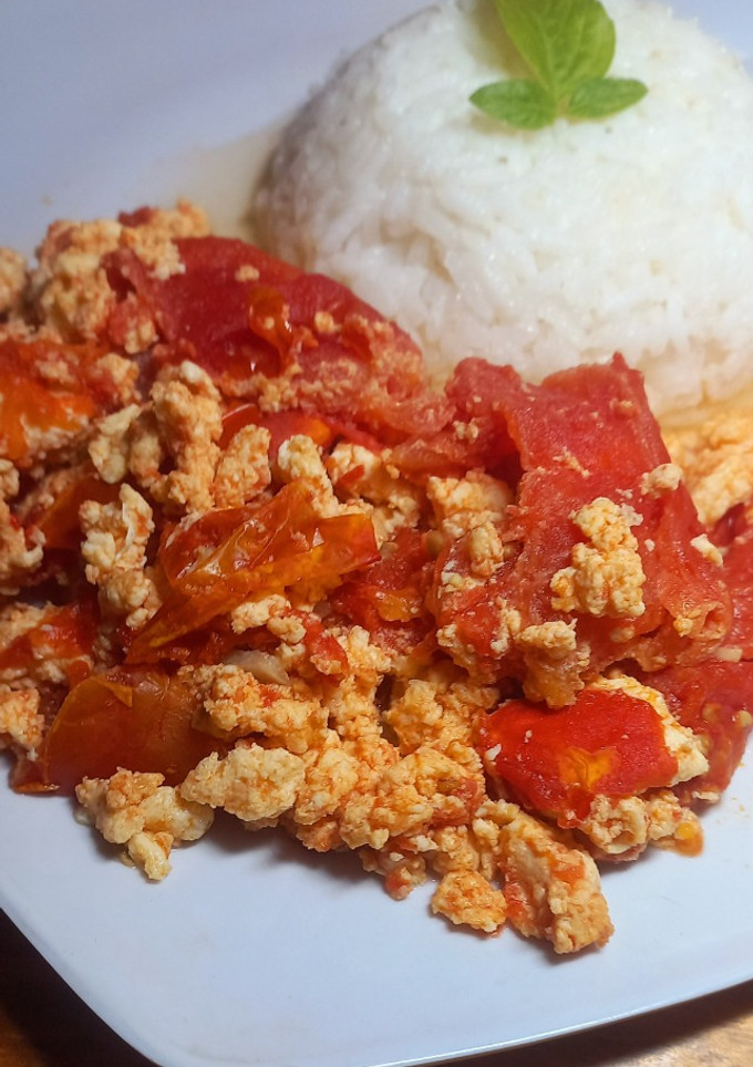 Una foto de Xihongshi Chao Jidan, Huevos revueltos con Tomate al estilo Chino (西红柿炒鸡蛋)