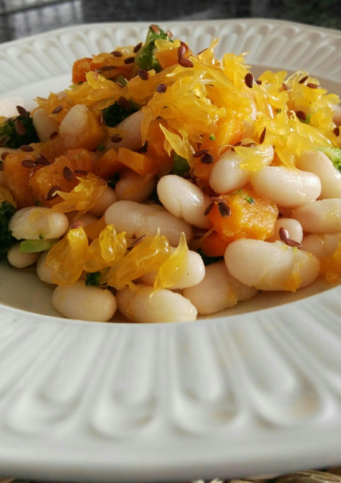 Una foto de Ensalada de alubias blancas