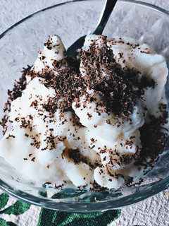 Una foto de Helado chocolate blanco casero🍦