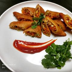 A picture of Instant Bread Samosa.