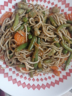 Una foto de Gulas con menestra