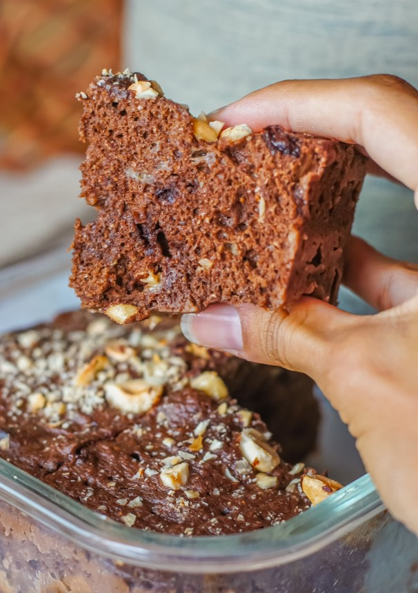 Una foto de Bizcocho de chocolate y avellanas al micro