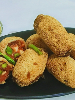क्रिस्पी ब्रेड रोल(crispy bread roll recipe in Hindi) रेसिपी मुख्य फोटो