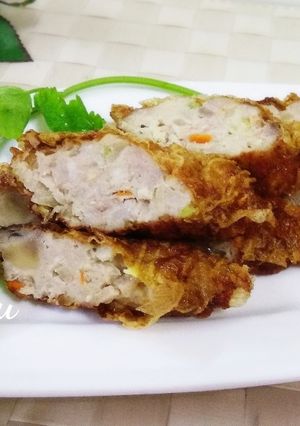 A picture of Five-Spice Chicken Rolls.