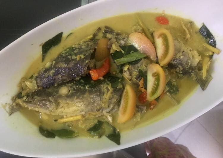 Gulai kepala ikan gabus laut