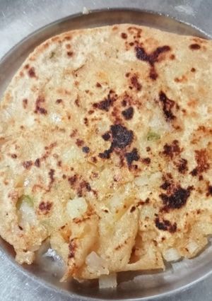 A picture of Aloo ka paratha.