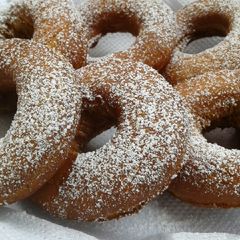 A picture of Sugar sprinkled donuts.