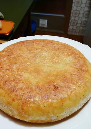 Una foto de Tortilla de patatas y salchichas