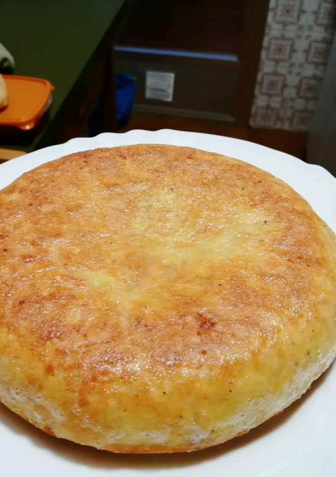 Una foto de Tortilla de patatas y salchichas