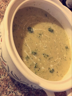 صورة لوصفة شوربة الفطر والبروكلي من الذ الشوربات 😍