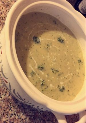 صورة لوصفة شوربة الفطر والبروكلي من الذ الشوربات 😍