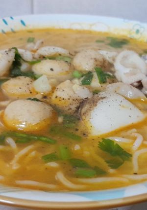 Hình của món Bún Thái mực cá viên.