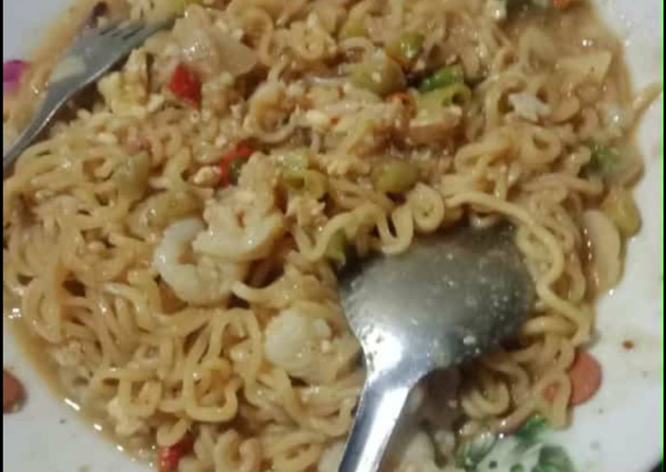 Mie instant dadakan