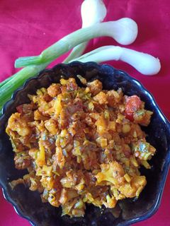 લીલી ડુંગળી અને ફલાવર નું શાક (Lili Dungri Flower Shak Recipe In Gujarati) રેસીપી મુખ્ય ફોટો
