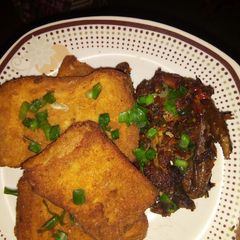 A picture of BREAD&CHIKHEN BREAST.