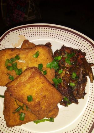 A picture of BREAD&CHIKHEN BREAST.
