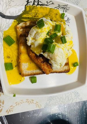 A picture of Egg Benedict with chicken.