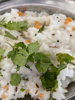 કર્ડ રાઈસ (Curd Rice Recipe In Gujarati) રેસીપી મુખ્ય ફોટો