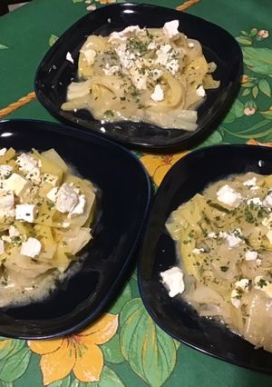 Une photo de Poireaux marinés, feta et persil