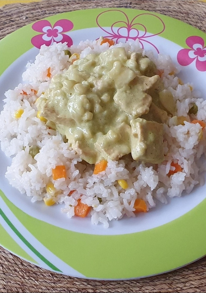 Una foto de Pollo en crema de chile poblano