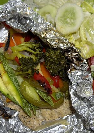 Una foto de Pollo con Verduras en Aluminio