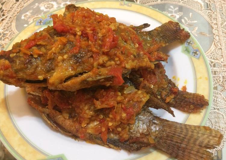 Langkah meracik Mujair Pedas Tanpa Manis yang Enak Banget