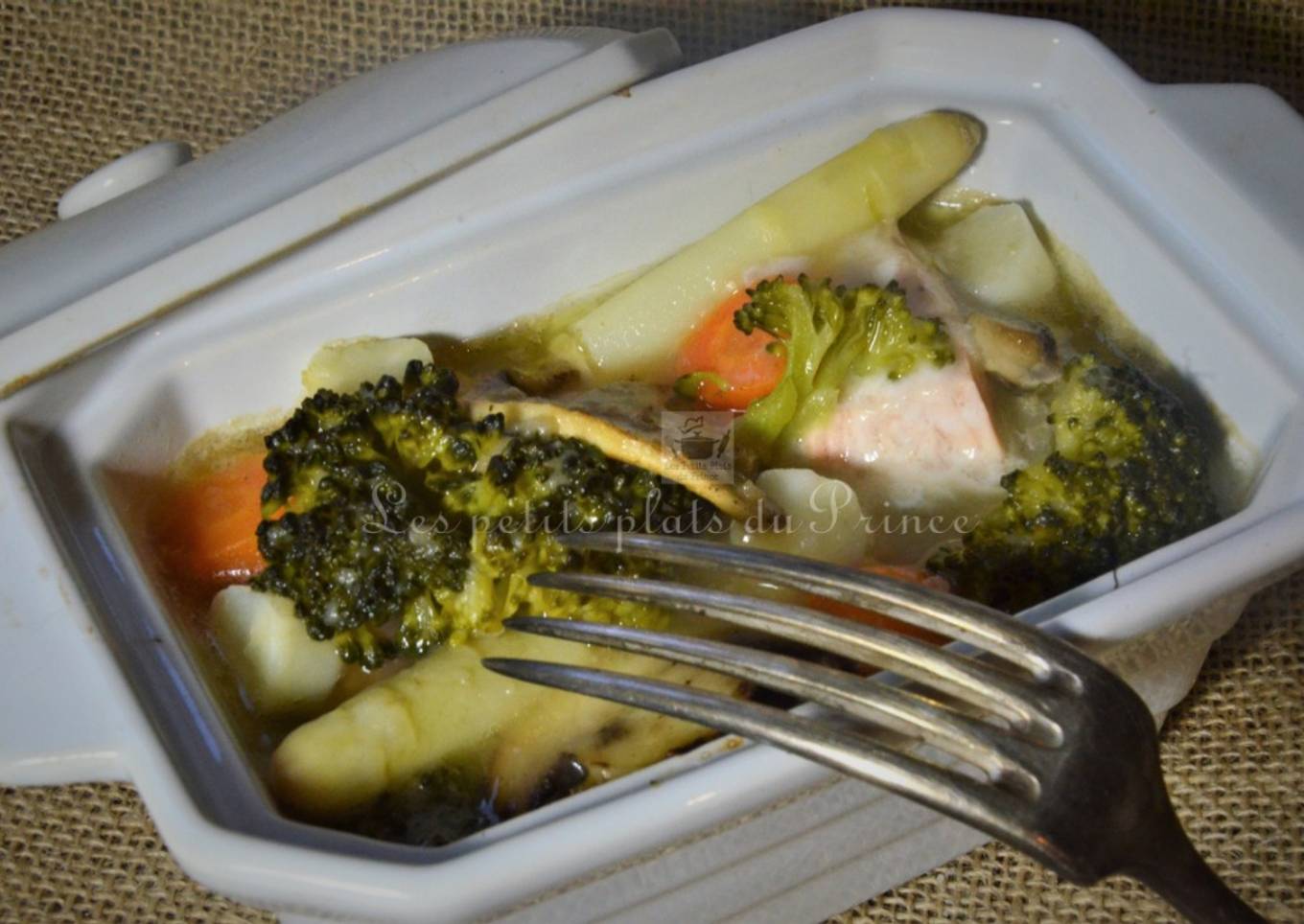 Cocotte de saumon aux petits légumes de printemps