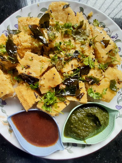 खमण ढोकळा (dhokla recipe in marathi) रेसिपी चे मुख्य फोटो
