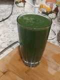Licuado verde de toronja apio perejil y piña