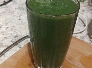 Una foto de Licuado verde de toronja apio perejil y piña