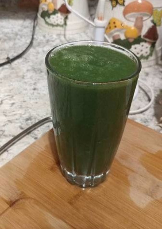 Una foto de Licuado verde de toronja apio perejil y piña