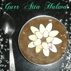 A picture of Atta Gurr (Jaggery) Halwa.