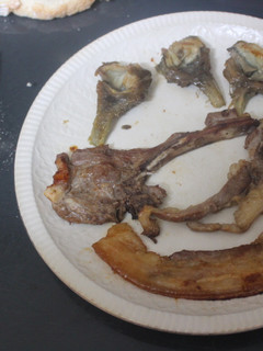 Una foto de Cenando sobras