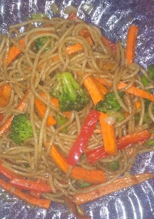 Una foto de "Wok de fideos y verduras"