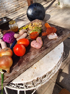 Una foto de Chamburreado de chorizos con mejillones en olla, PICANTE