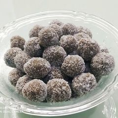 A picture of Khatti meethi Amla candy.