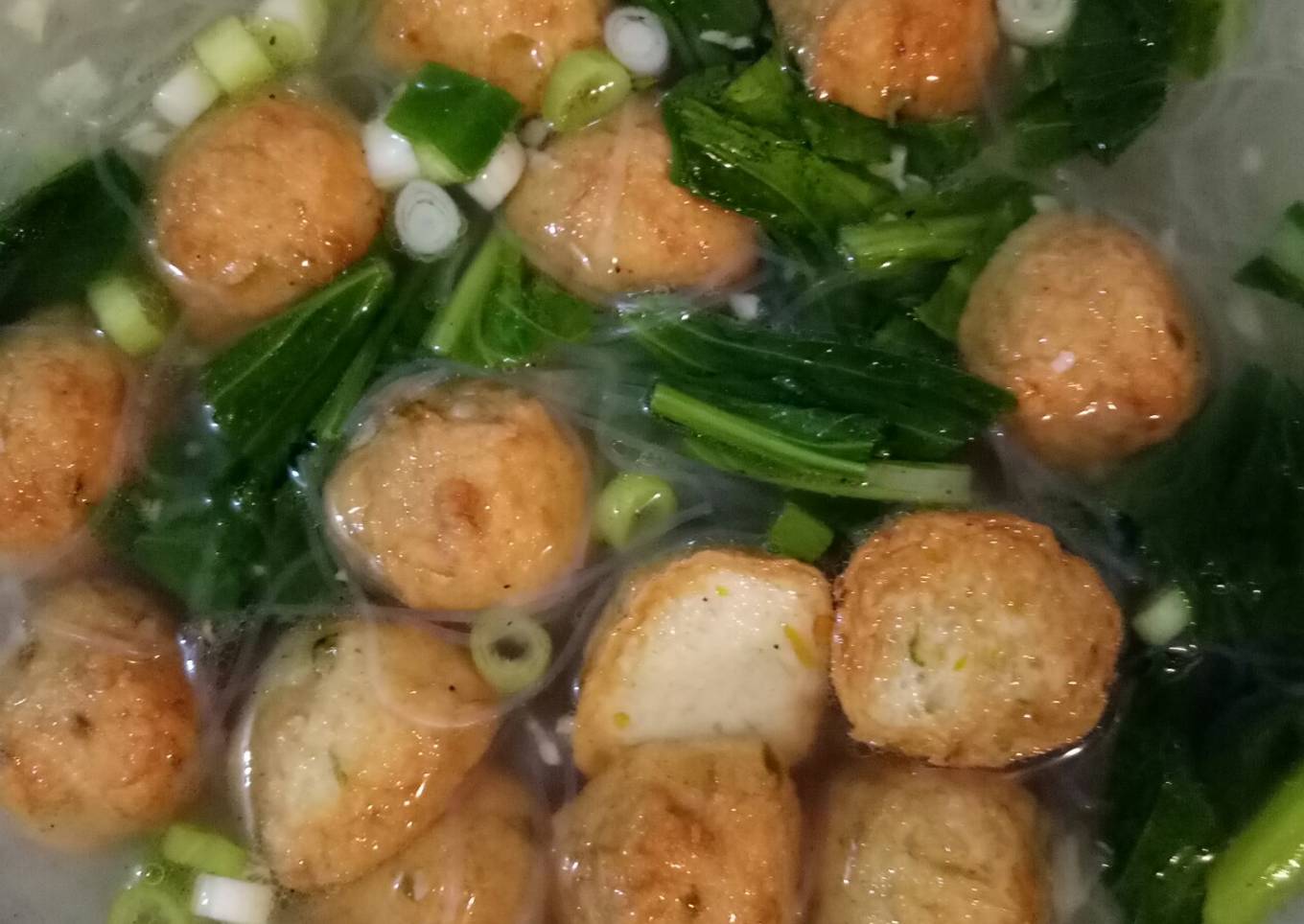 194. Sop bakso ikan goreng