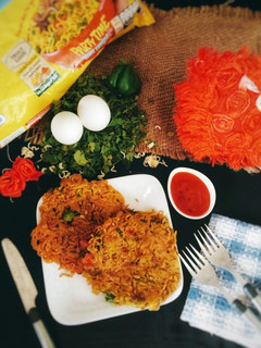 मैगी ऑमलेट(maggi omelette recepie in hindi) रेसिपी मुख्य फोटो