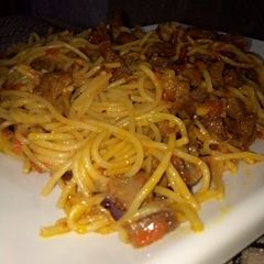 A picture of Stir fry spaghetti with kidney.